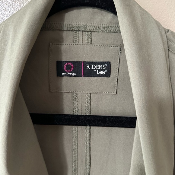 Lee Riders On The Go Olive Green Sleeveless Vest Jacket with Pockets - Picture 3 of 6